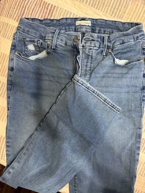 Good American light blue denim jeans